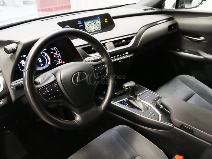 Foto del LEXUS UX 250h Business 4WD