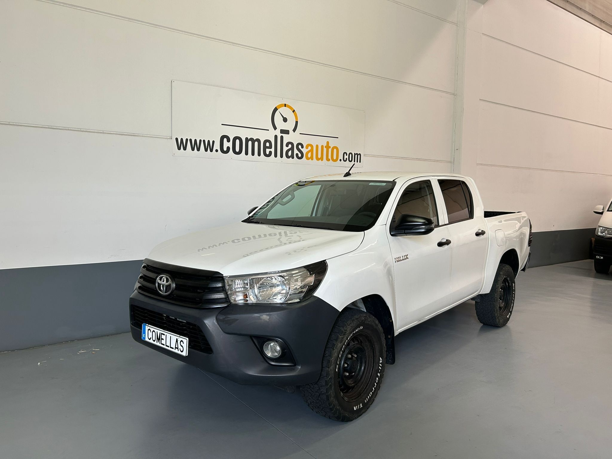 TOYOTA Hilux (2.4 D-4D Cabina Doble GX) en Barcelona