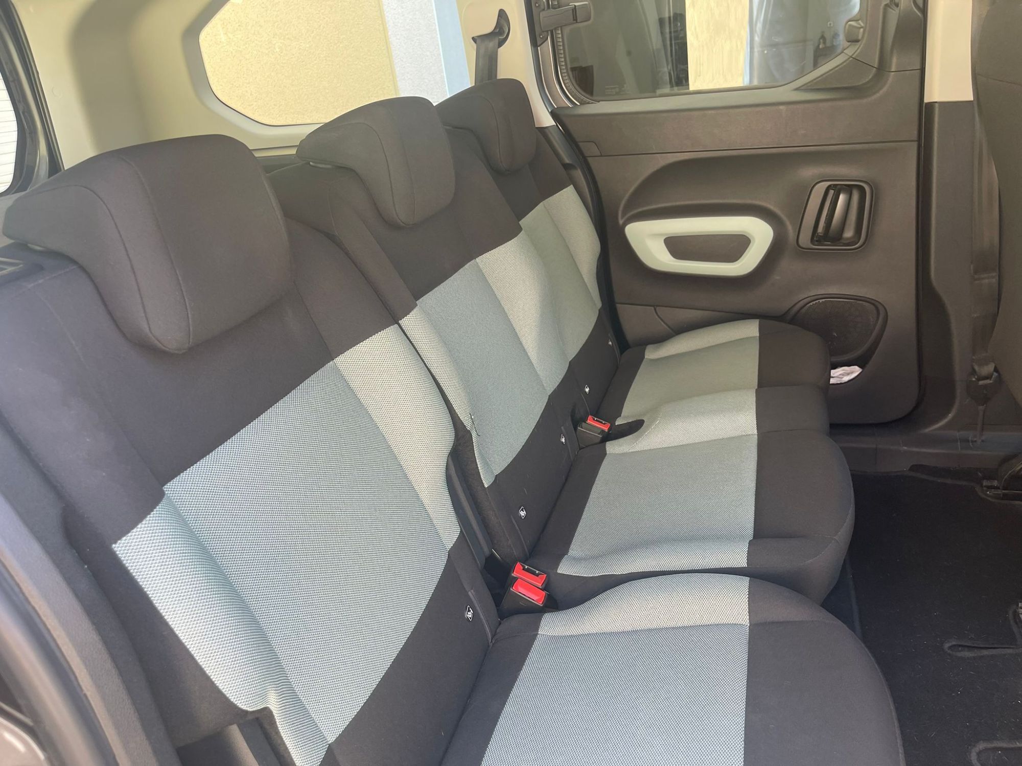 Foto del CITROEN Berlingo BlueHDi S&S Talla XL 100 años 130