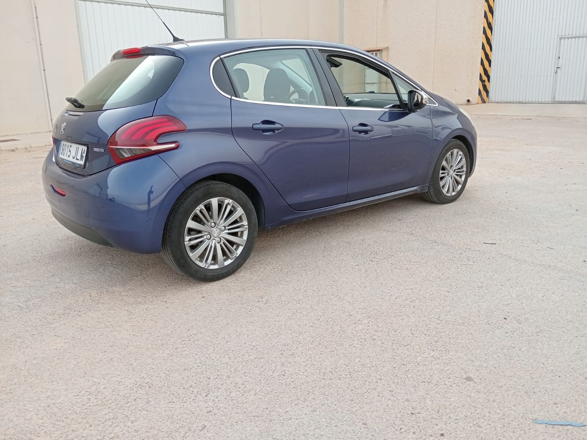 Imagen 3 de PEUGEOT 208