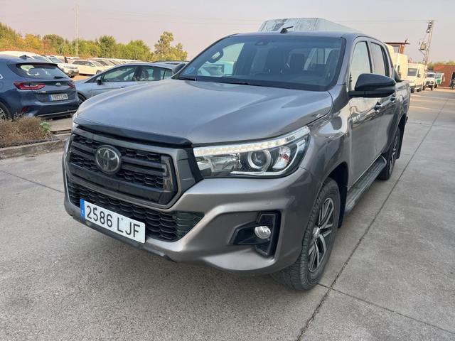 TOYOTA Hilux (2.4 D-4D Doble Cabina Legend Black A/T 110 kW (150 CV)) en Ma