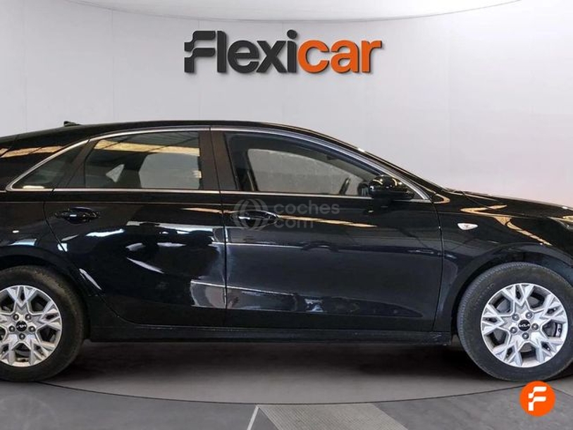 Foto del KIA Ceed 1.6 MHEV iMT Drive 136