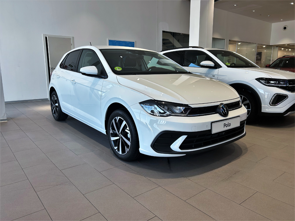 VOLKSWAGEN Polo (