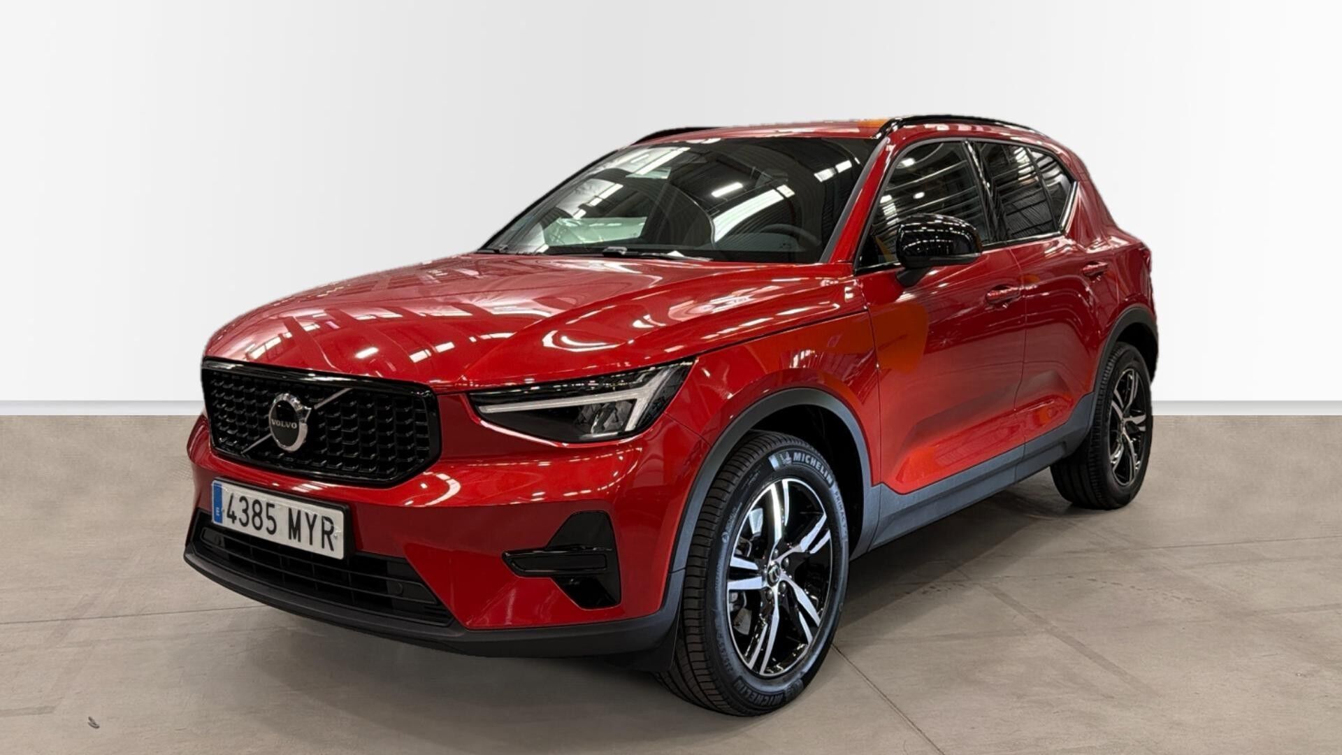 VOLVO XC40 (B3 G Plus Dark Auto 120 kW (163 CV)) en Madrid