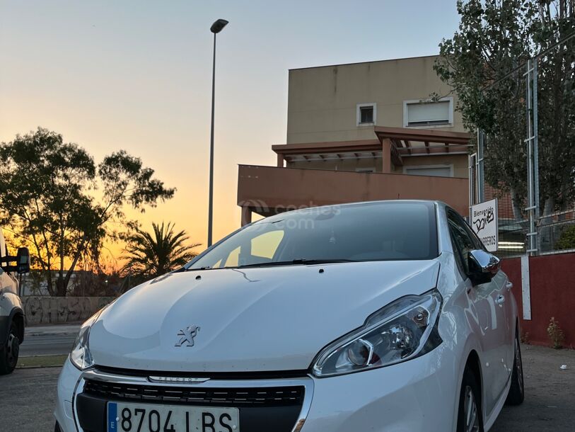 Foto del PEUGEOT 208 1.2 PureTech S&S Signature 82