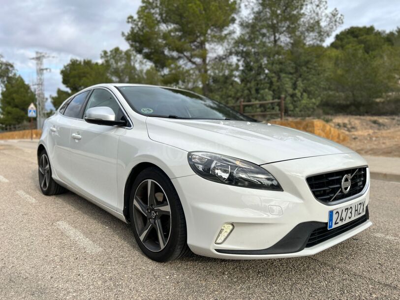 Foto del VOLVO V40 D2 R-Design Momentum 115