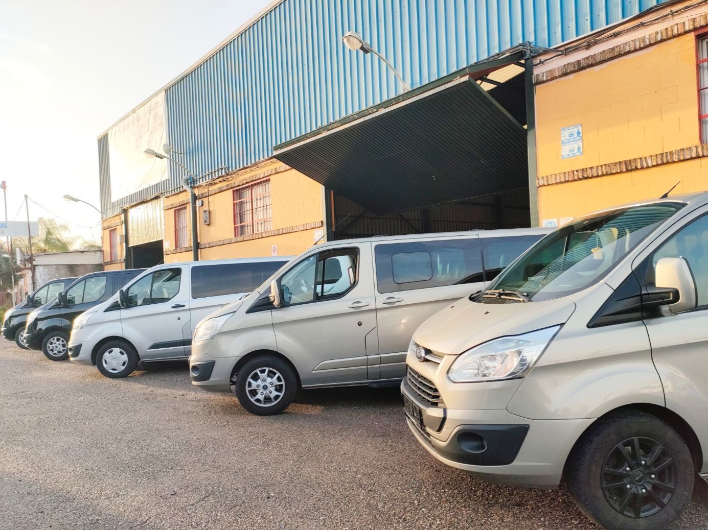 FORD Tourneo Custom (FT 300 L1 Tourneo Titanium 155) en Sevilla