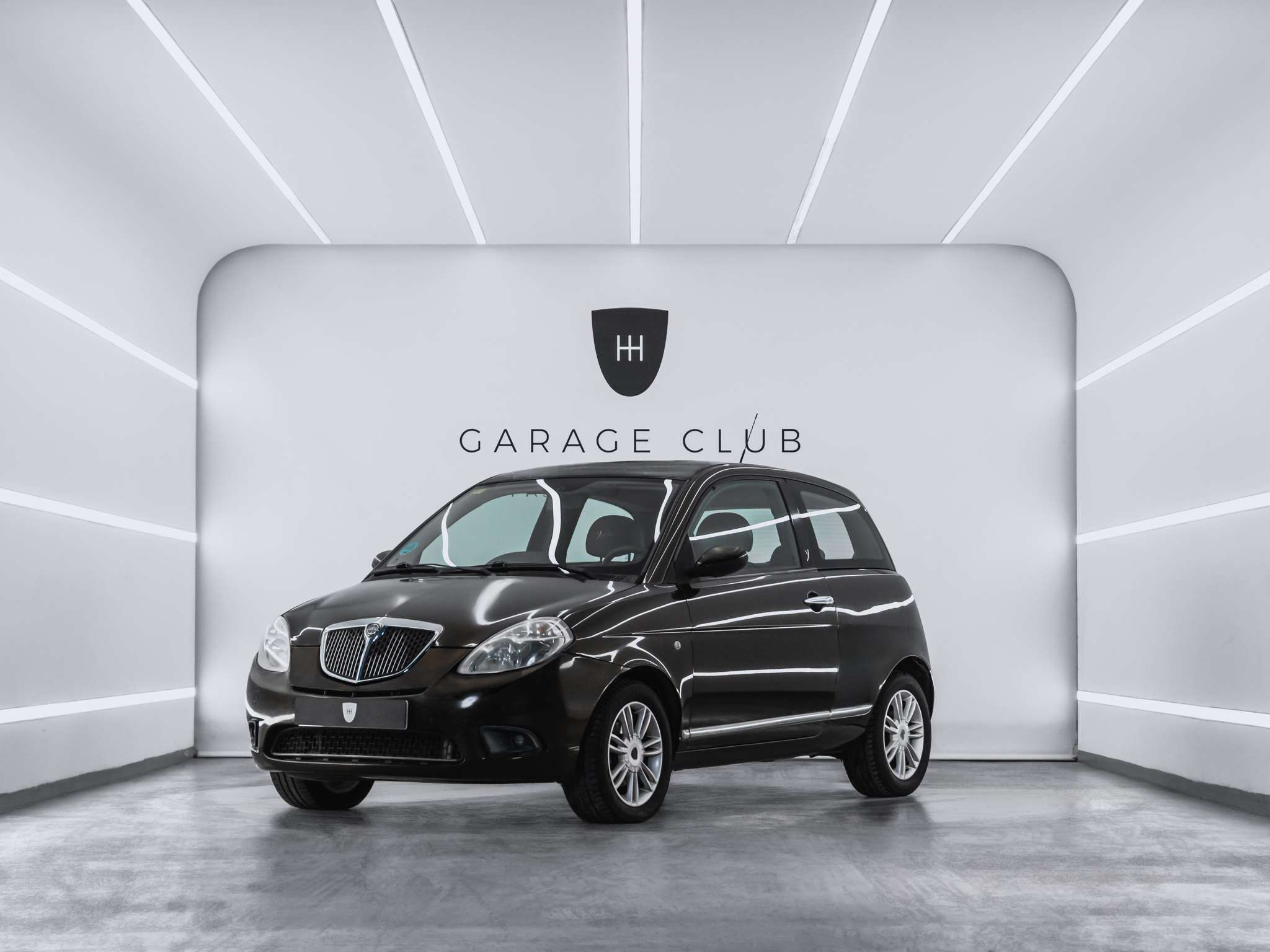 LANCIA Ypsilon (Ypsilon 1.4 16V Platino - nuev) en Barcelona