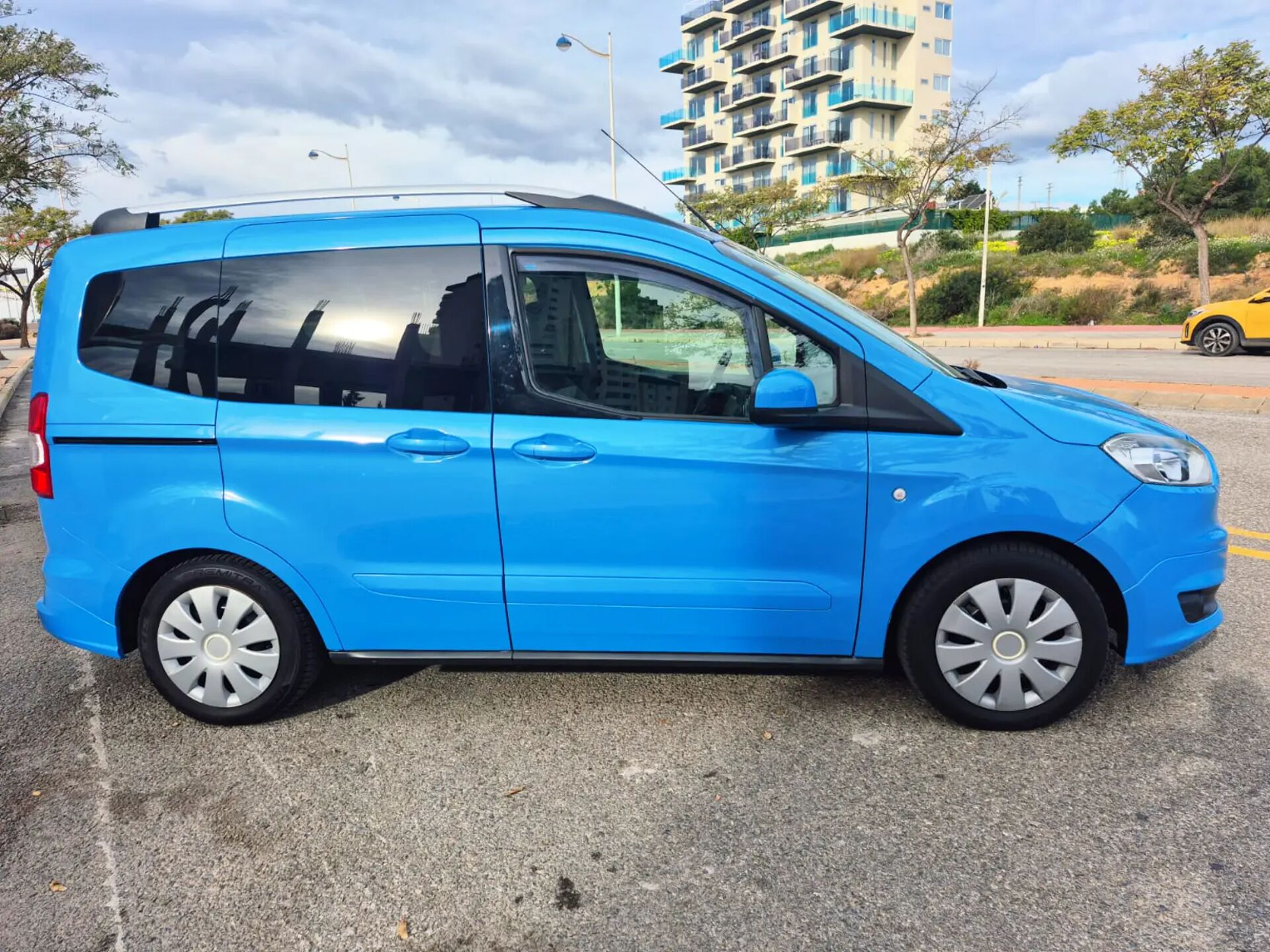 Imagen 3 de FORD Tourneo Courier