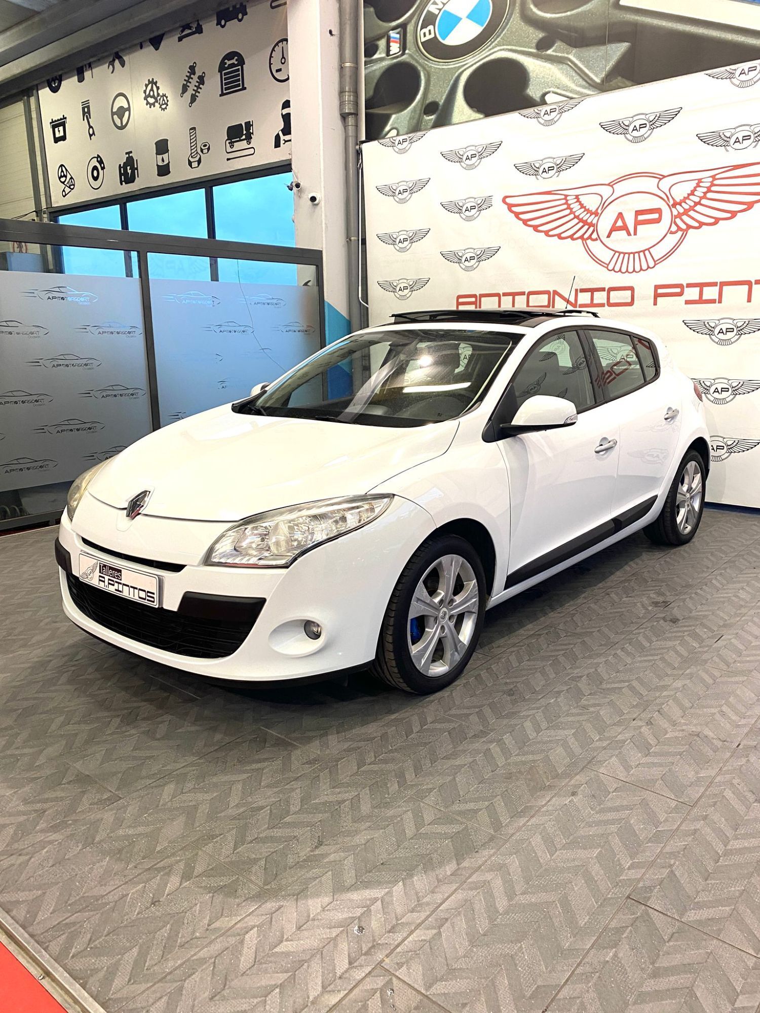 RENAULT Mégane (1.5dCi Dynamique 105) en Pontevedra