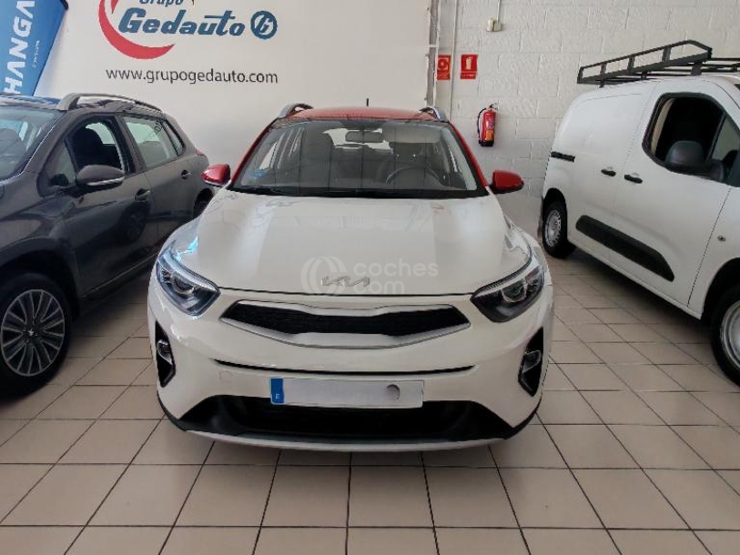 Foto del KIA Stonic 1.0 T-GDi MHEV iMT Concept Plus 100