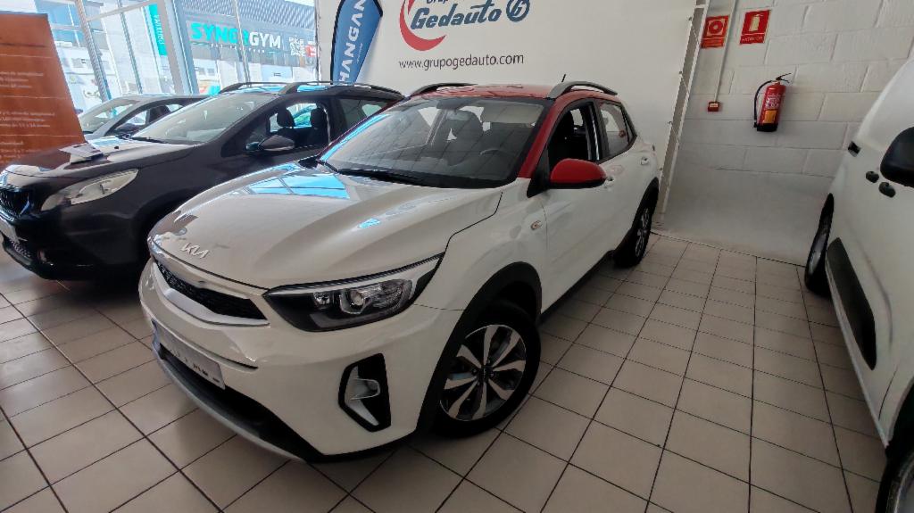 Foto del KIA Stonic 1.0 T-GDi MHEV iMT Concept Plus 100