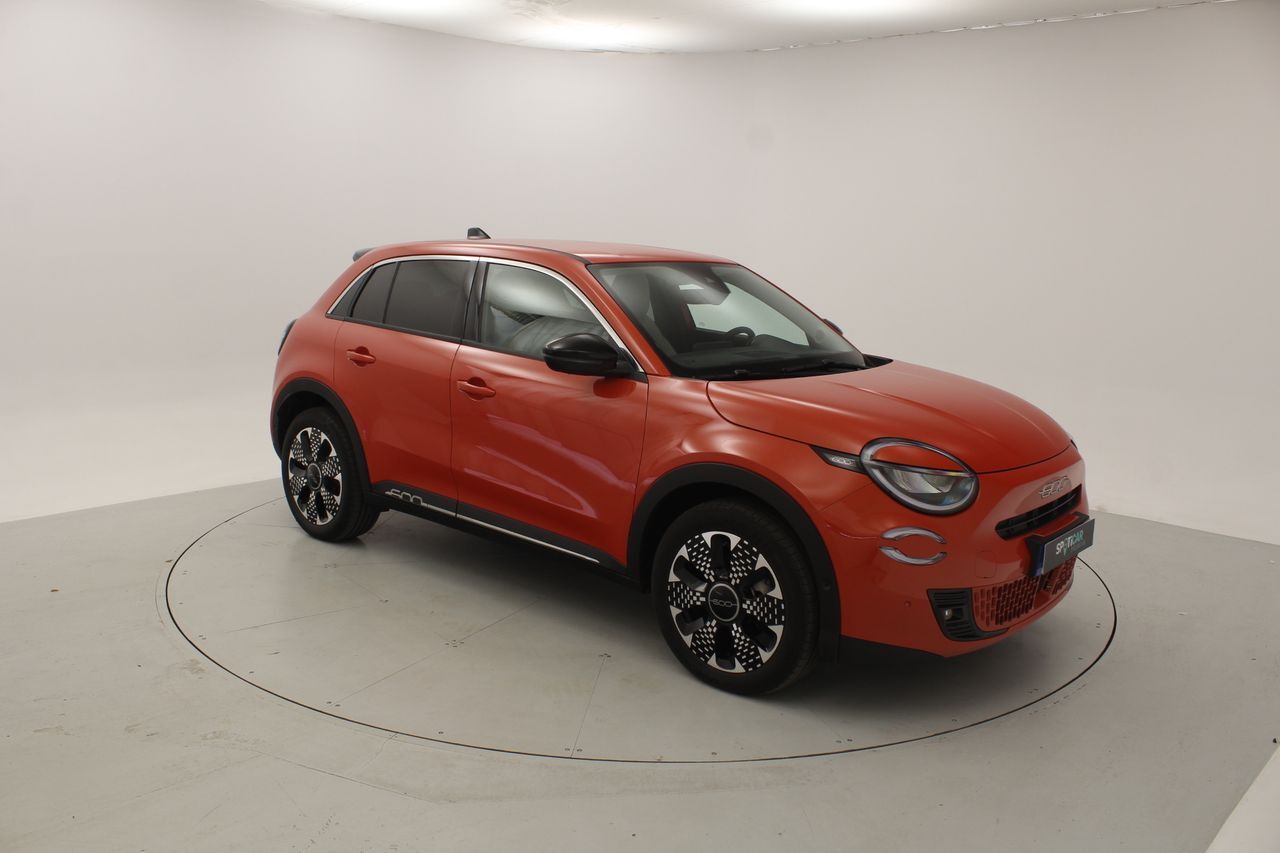 FIAT 600 (600e La prima 54kwh 115kw (156cv)) en Barcelona