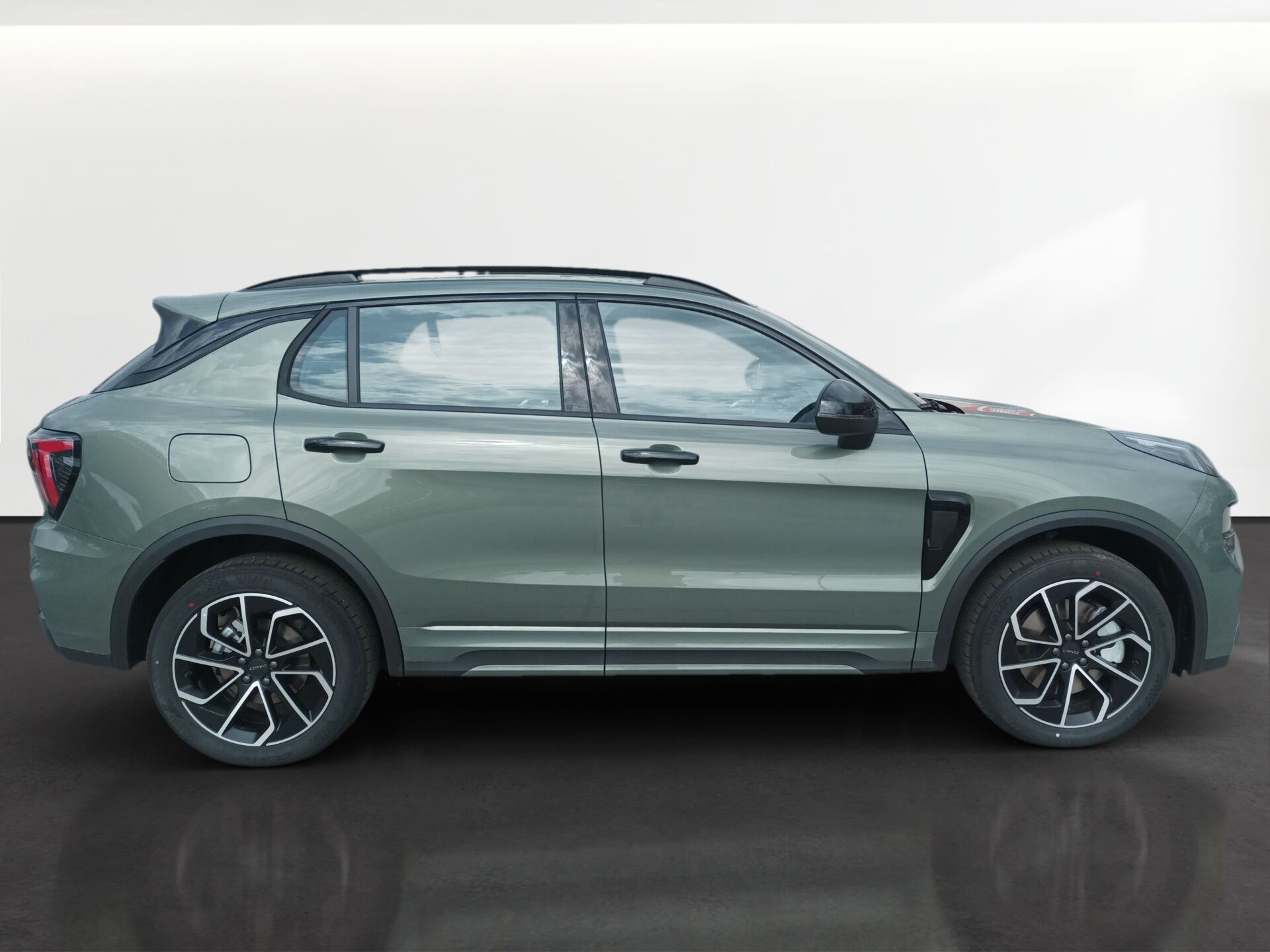 Imagen 3 de LYNK & CO 01