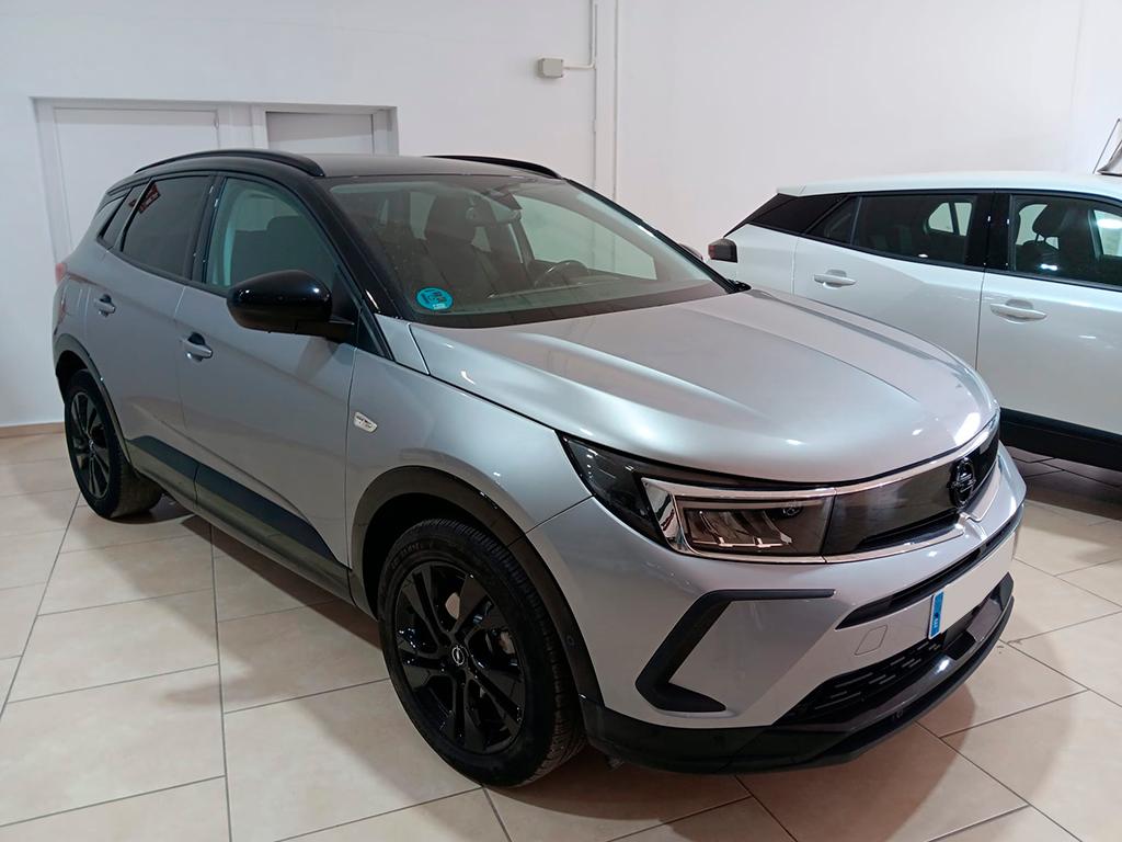 OPEL Grandland (1.2 TURBO GS AUTO 5P) en Badajoz