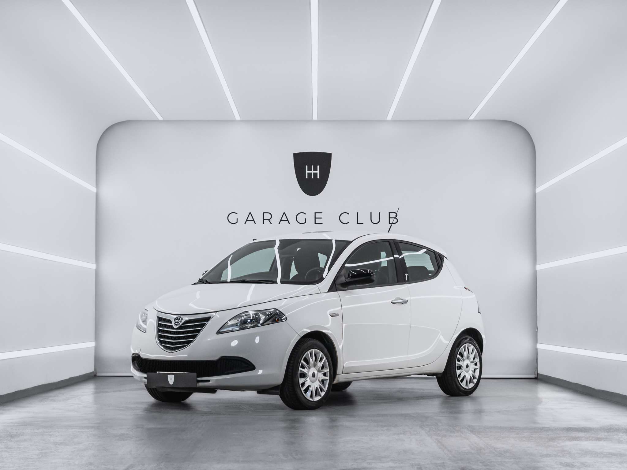 LANCIA Ypsilon (Ypsilon 1,2 8V Silver) en Barcelona