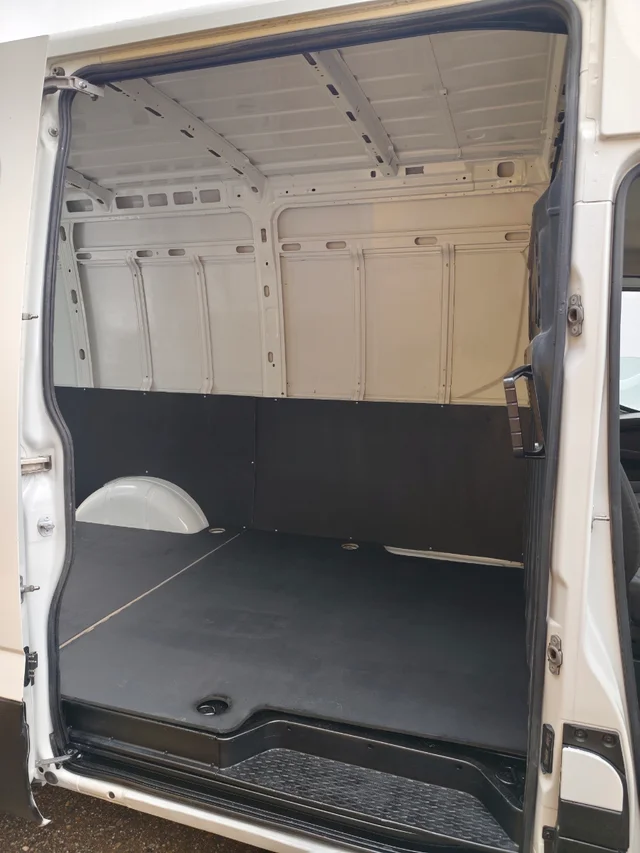 Foto del IVECO Daily Furgón 33S14 V 3520 H1 9.0 136