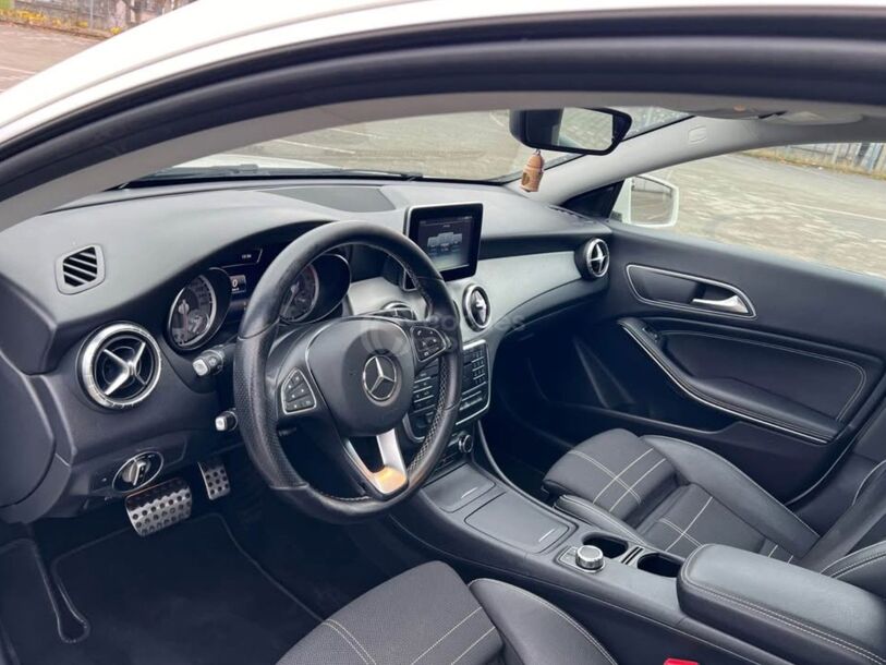 Foto del MERCEDES Clase CLA CLA 220d 7G-DCT