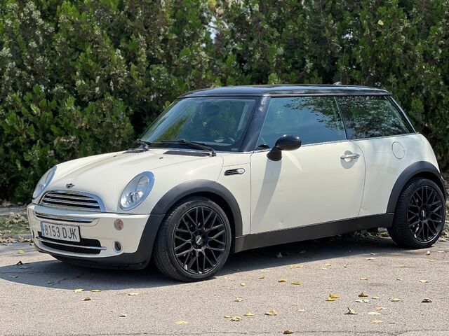 MINI Mini (One 66 kW (90 CV)) en Barcelona