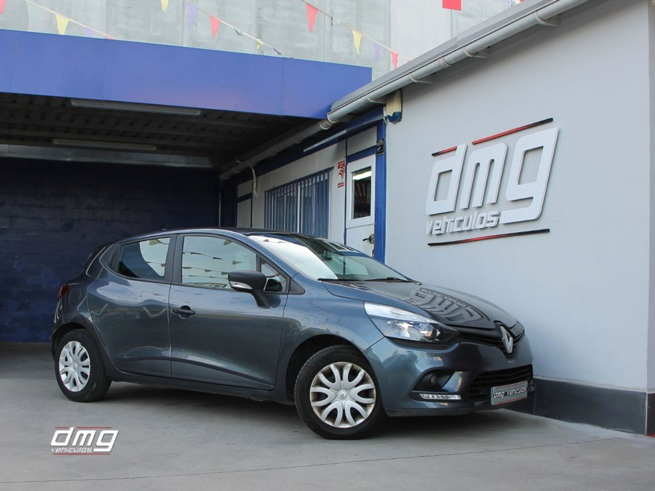 RENAULT Clio (Limited 1.2 16v 18 75Cv 5p) en Barcelona