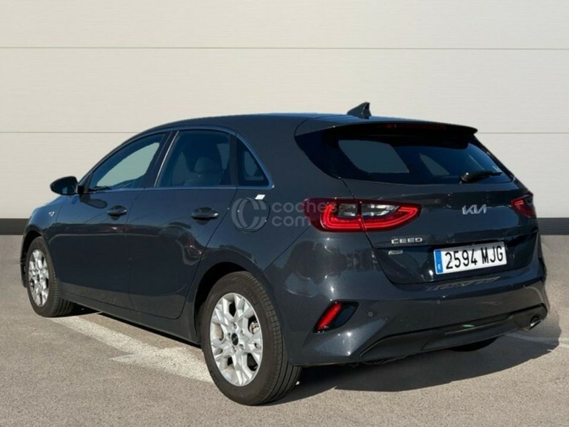 Foto del KIA Ceed 1.6 MHEV iMT Drive 136