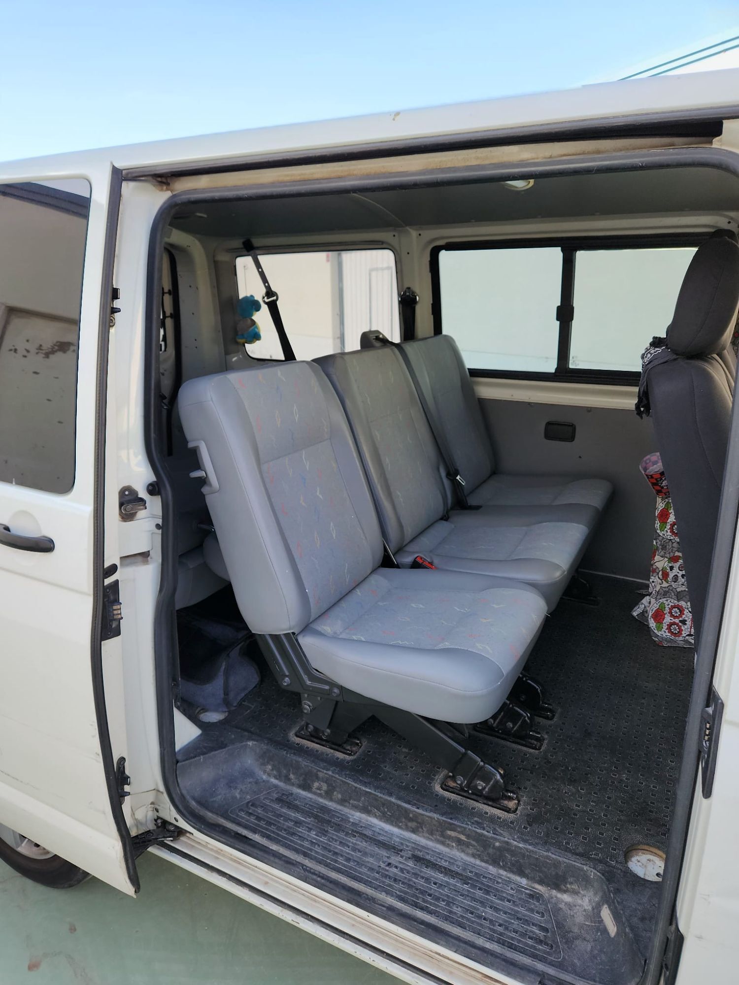 Foto del VOLKSWAGEN Transporter Mixto 1.9TDI Largo 102