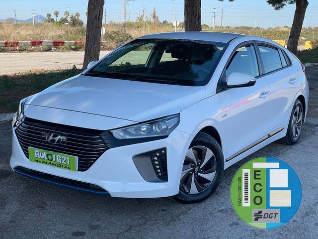 HYUNDAI Ioniq (1.6 GDI HEV Klass Nav DCT 	104 kW (141 CV)) en Barcelona
