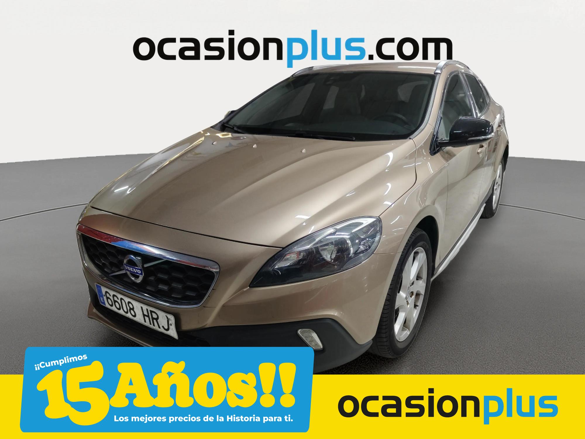 VOLVO V40 Cross Country (D2 Momentum 85 kW (115 CV)) en Madrid