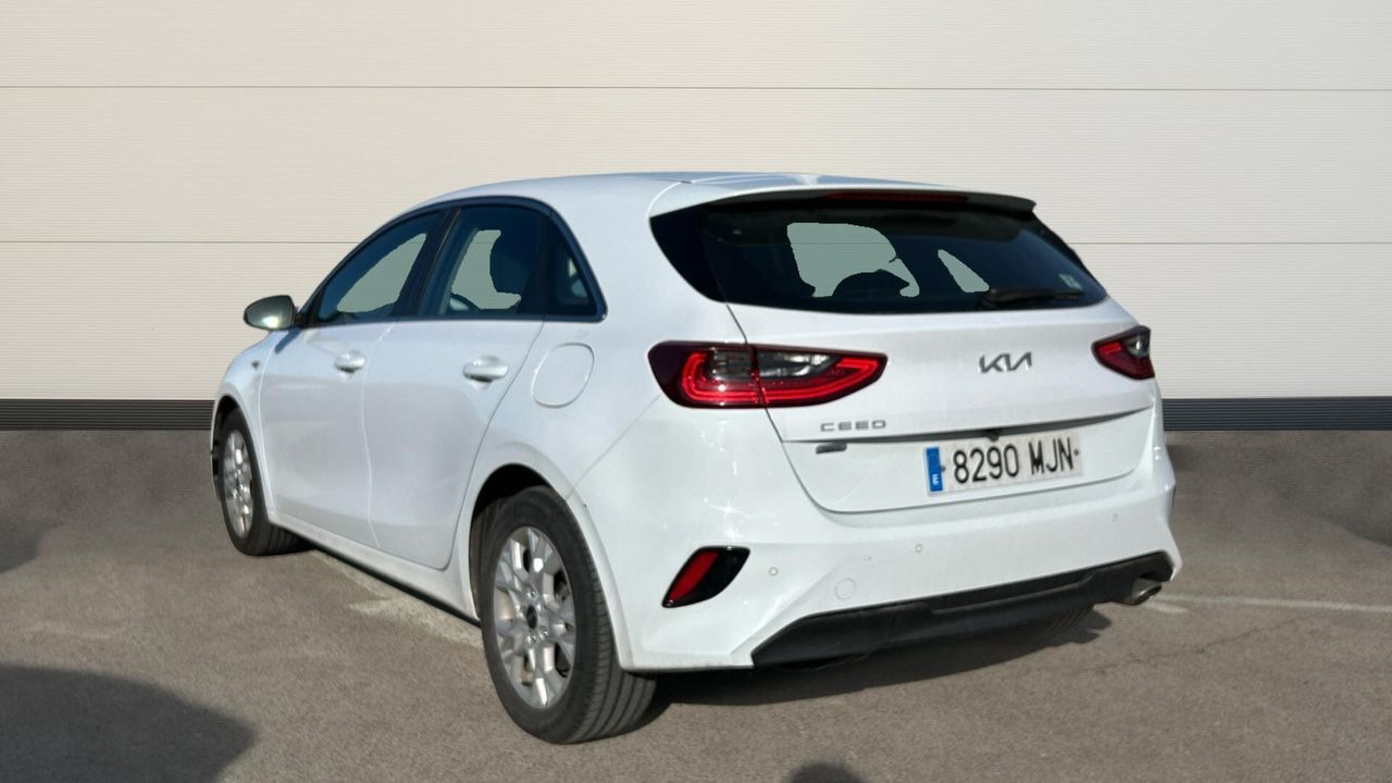 Foto del KIA Ceed 1.6 MHEV iMT Drive 136