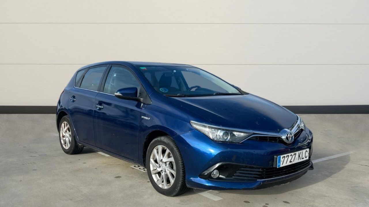 TOYOTA Auris (1.8 VVT-I HYBRID BUSINESS 136 5P) en Madrid