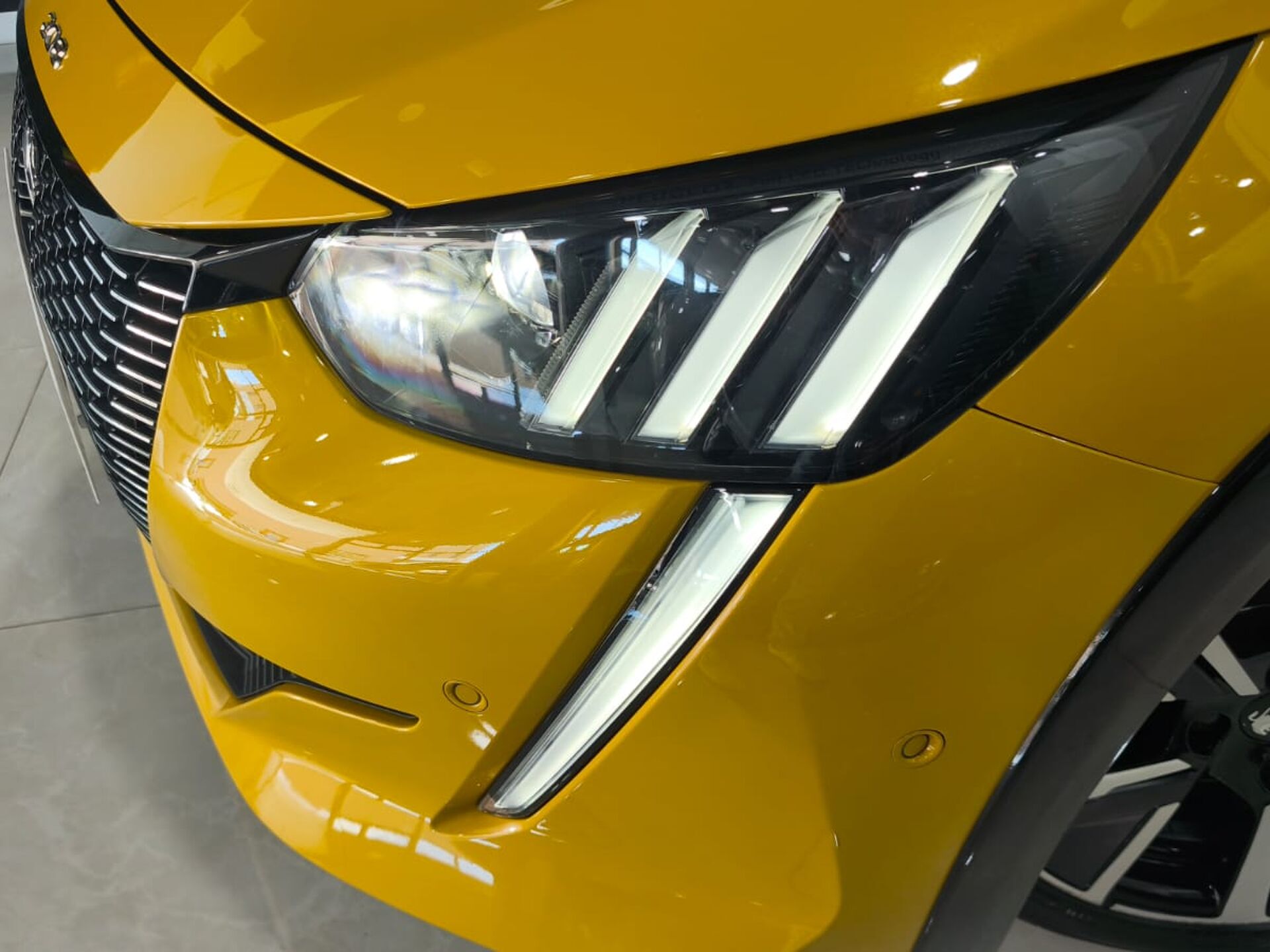 Imagen 2 de PEUGEOT 208