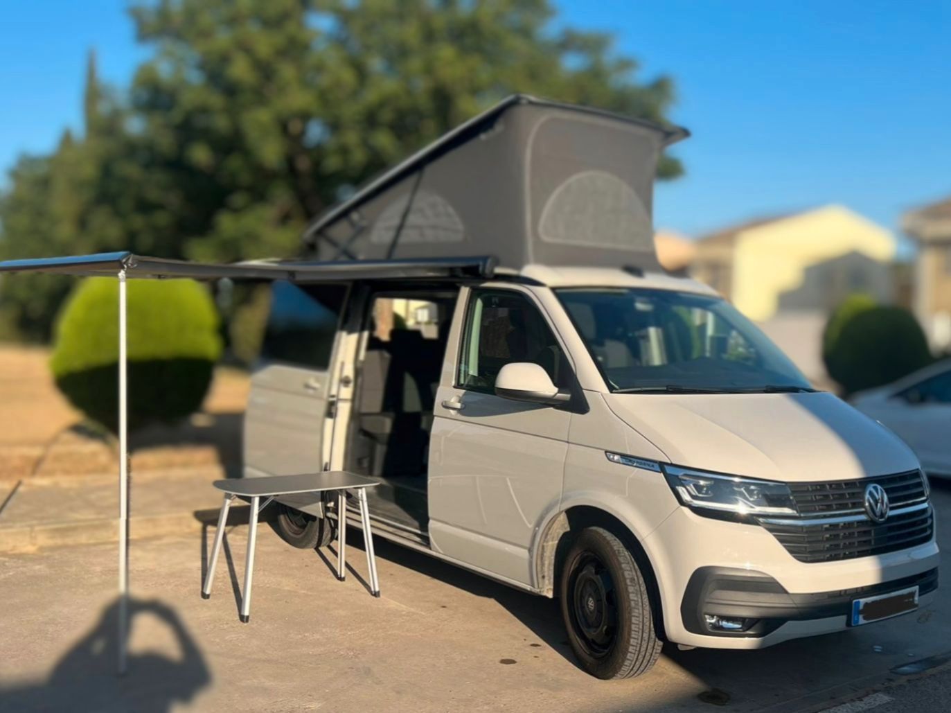 VOLKSWAGEN California (2.0TDI BMT Beach Camper 110kW) en Sevilla