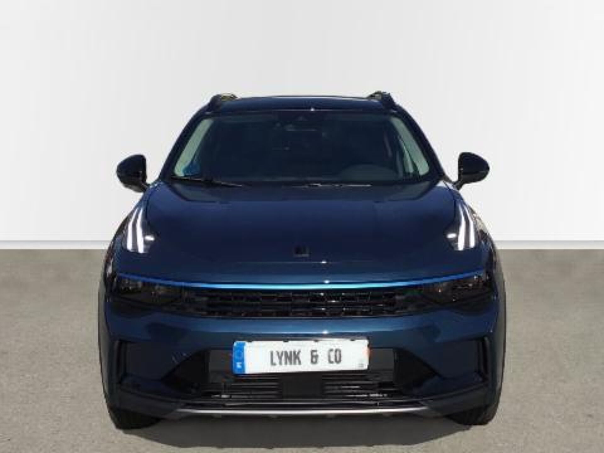 Imagen 3 de LYNK & CO 01