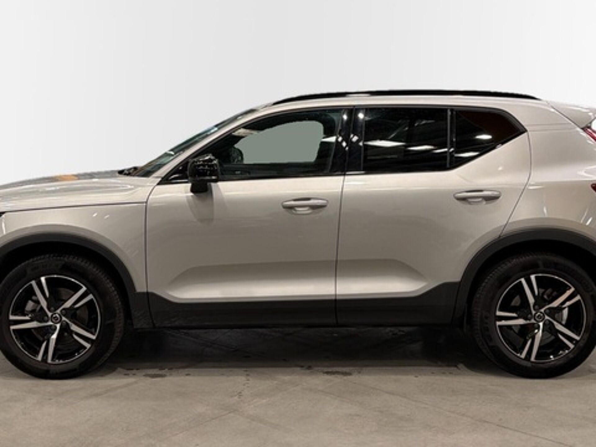 Imagen 3 de VOLVO XC40