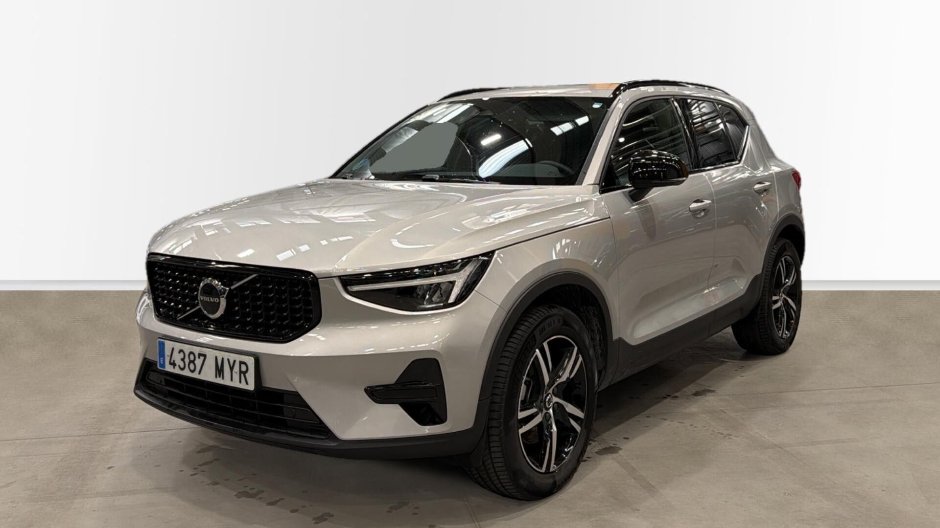 VOLVO XC40 (B3 G Plus Dark Auto 120 kW (163 CV)) en Madrid