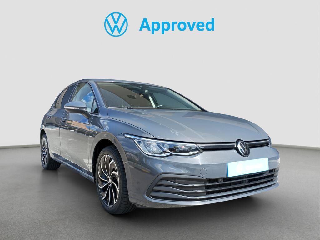 VOLKSWAGEN Golf (Life 1.0 eTSI 81 kW (110 CV) DSG) en Barcelona