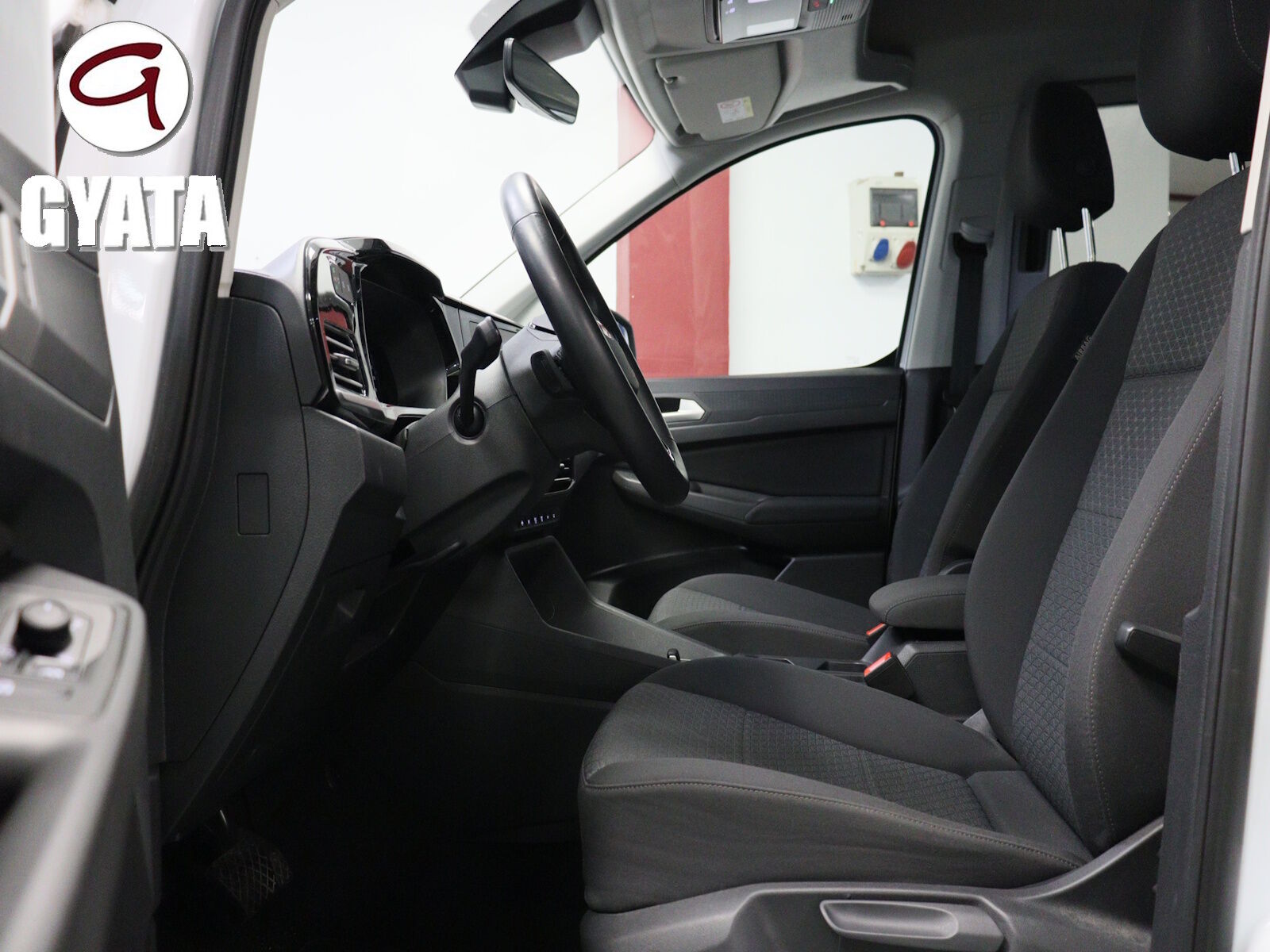 Foto del FORD Tourneo Connect 2.0 Ecoblue SWB L1 Titanium 122 Aut.