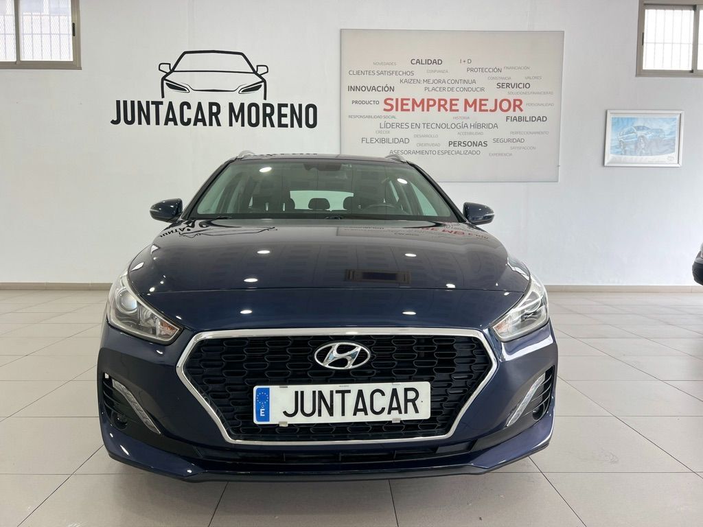 HYUNDAI i30 (1.6CRDi Klass 116) en Cádiz
