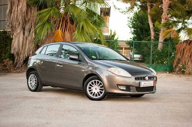 FIAT Bravo (Bravo ES - Ber5 1.6 MJET 105 EU4, Emotion, 2008 - 2015) en Murc