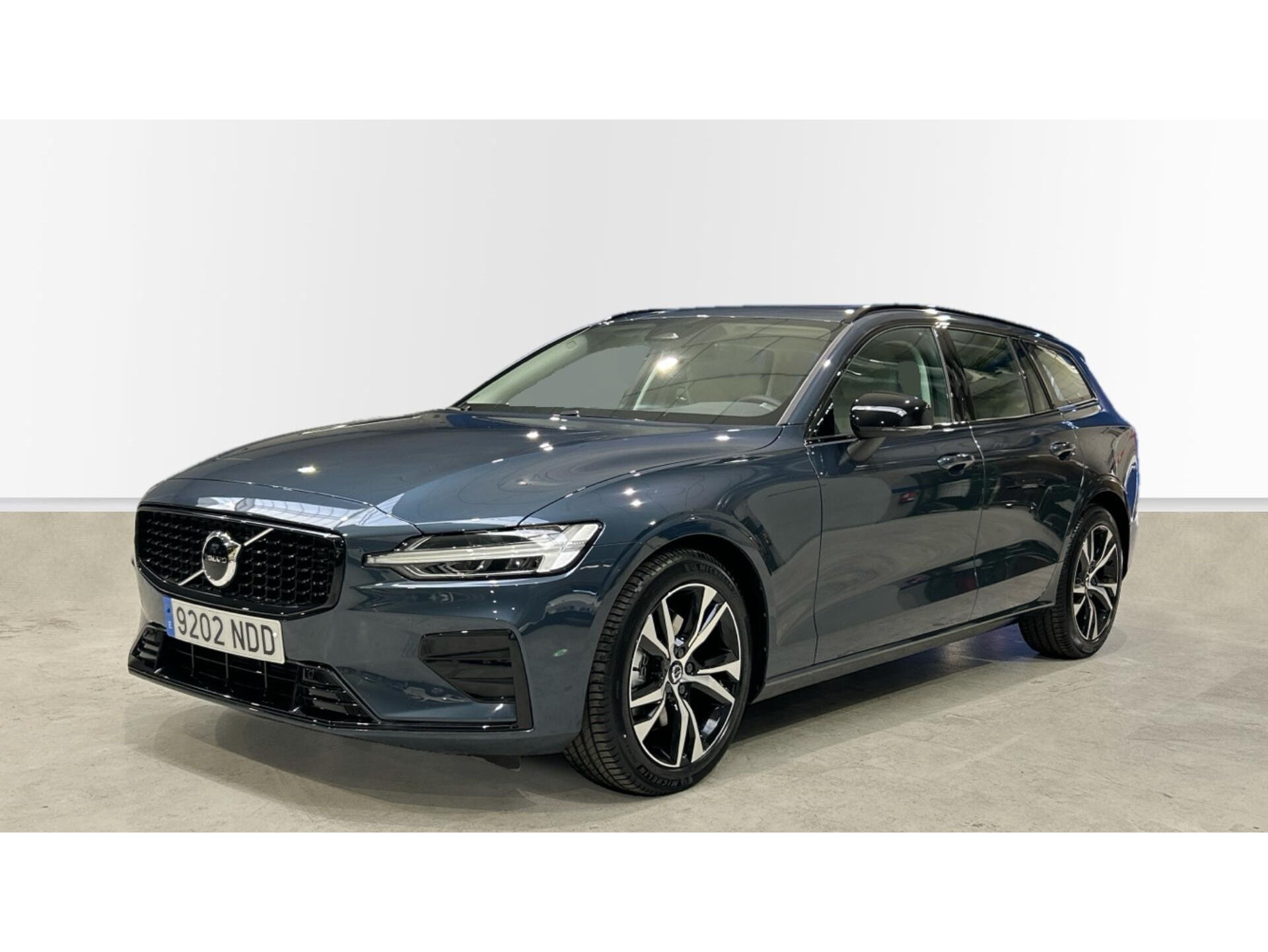 VOLVO V60 (B4 D Plus Dark Auto 145 kW (197 CV)) en Madrid