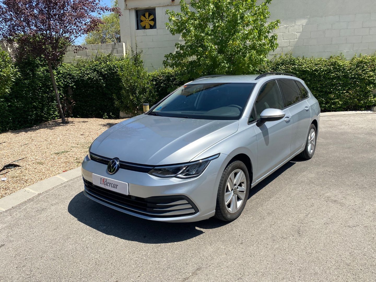 VOLKSWAGEN Golf (1.0 eTSI Life DSG 81kW) en Madrid