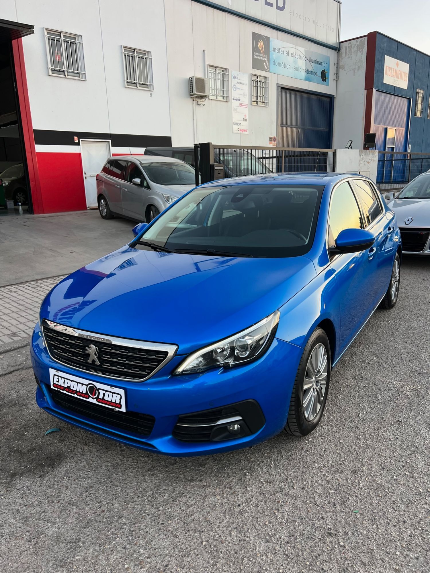 PEUGEOT 308 (1.5 BlueHDi S&S Allure 130) en Jaén