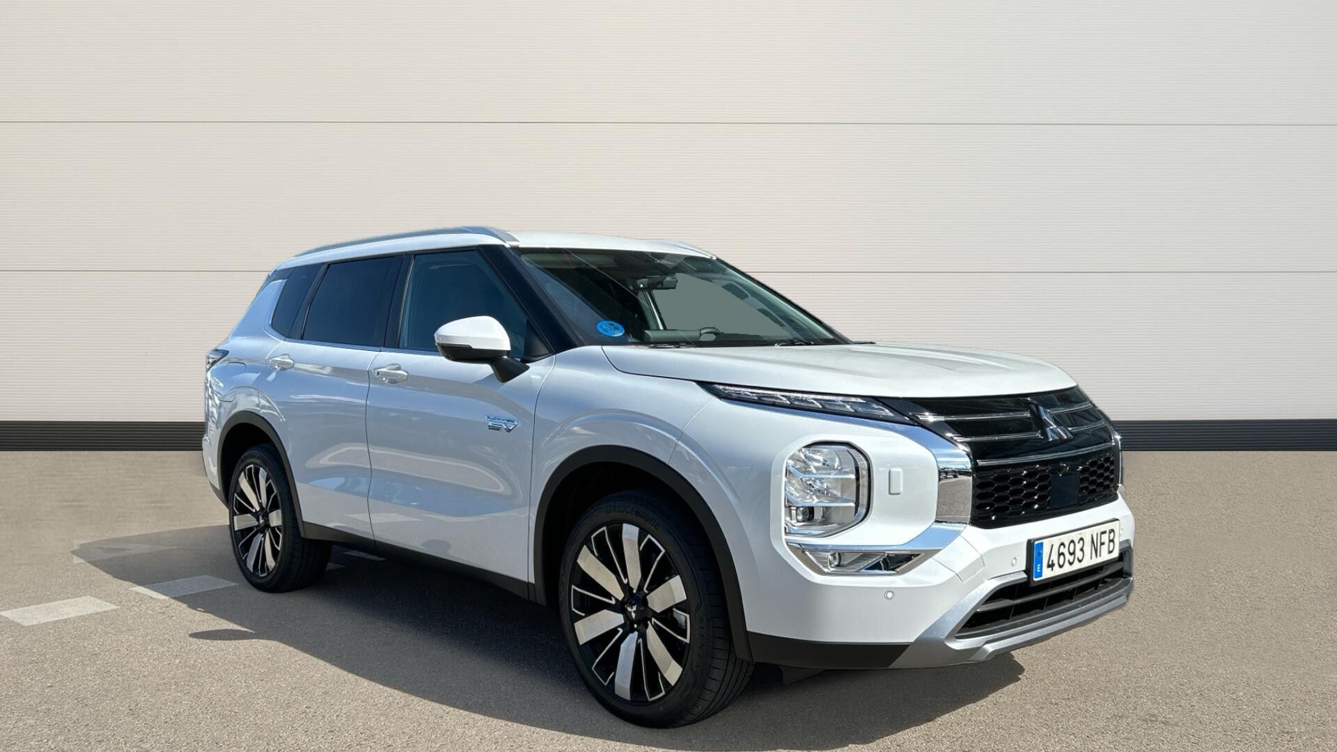 MITSUBISHI Outlander (2.4 PHEV KAITEKI 306 5P) en Madrid