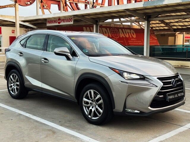 LEXUS NX (300h Executive 4WD 145 kW (197 CV)) en Barcelona