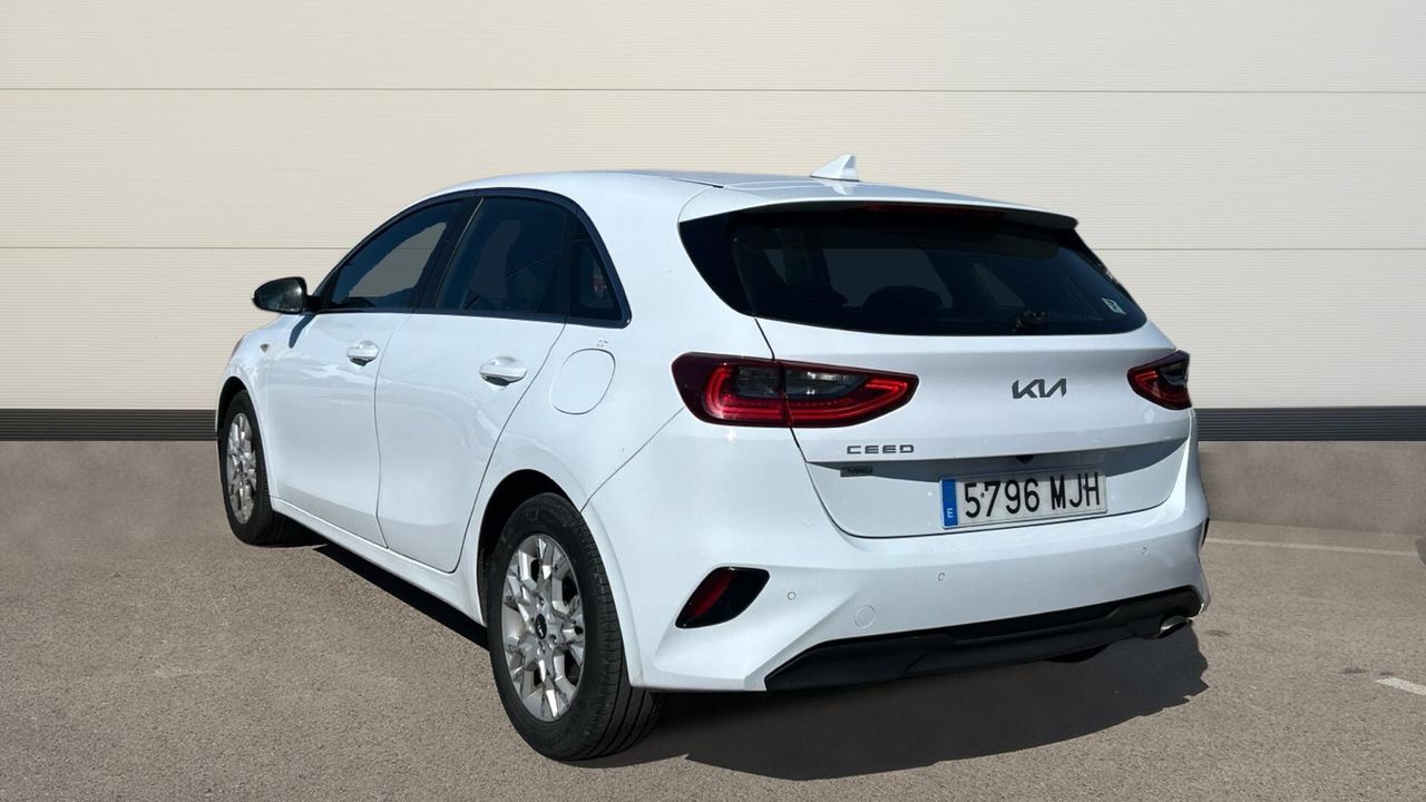 Foto del KIA Ceed 1.6 MHEV iMT Drive 136