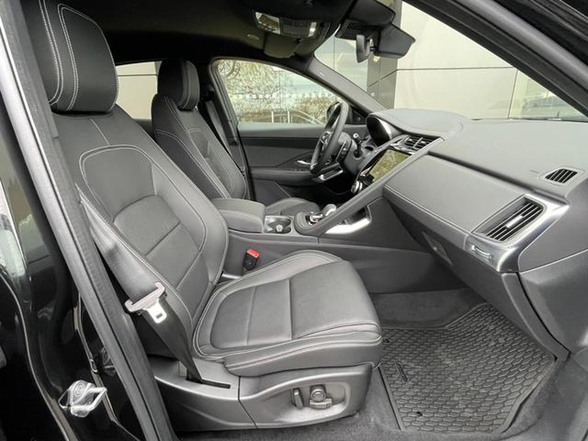 Imagen 3 de JAGUAR E-Pace