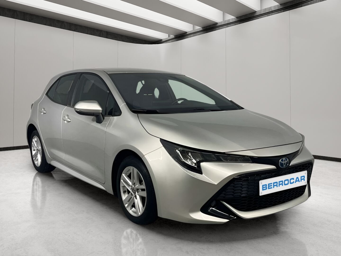 TOYOTA Corolla (1.8 125 Híbrido Business E-CVT 90 kW (122 CV)) en Sevilla