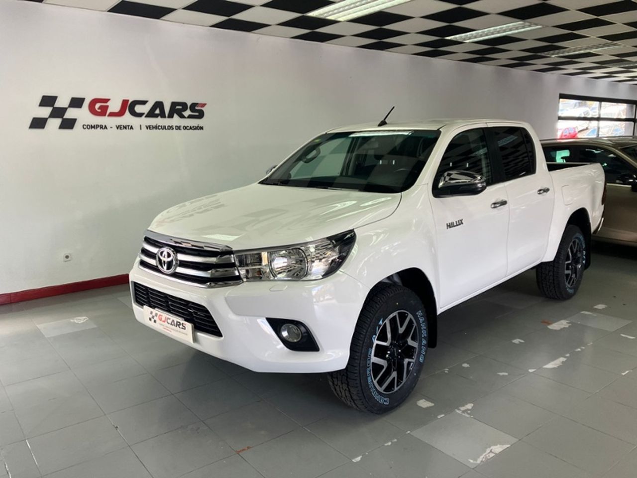 TOYOTA Hilux (pickup 2.4 D-4D Cabina Doble VX) en Asturias