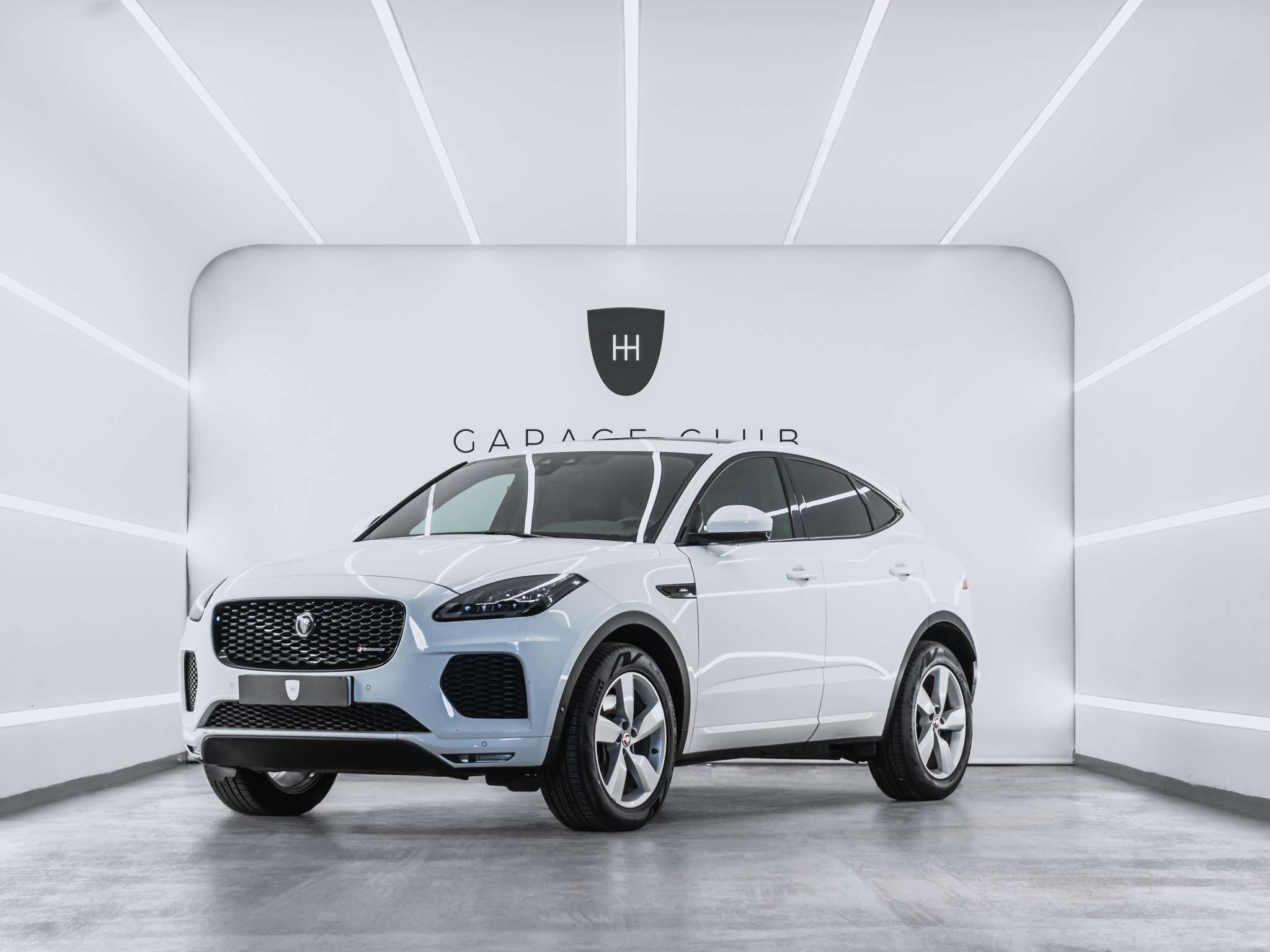 JAGUAR E-Pace (E-Pace 2.0P 249 R-Dynamic AWD (EURO 6d-TEMP)) en Barcelona