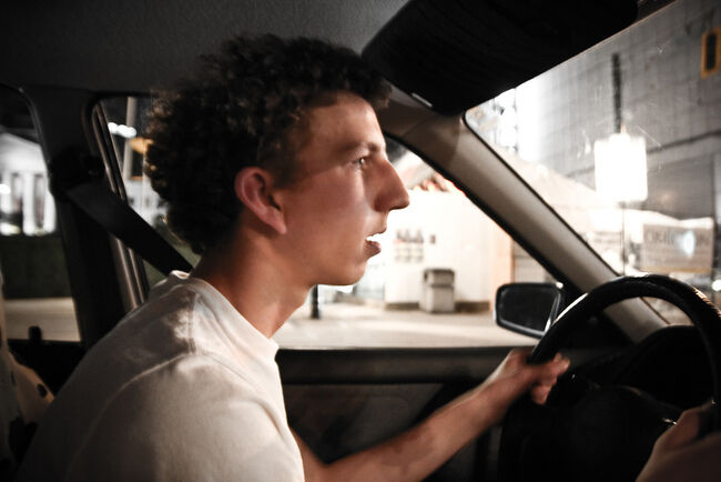 adolescente_conduciendiendo_seguro